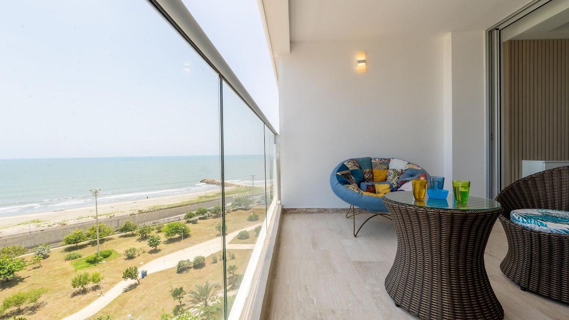 Cb910 | Frente Al Mar Diseño Moderno Balcon