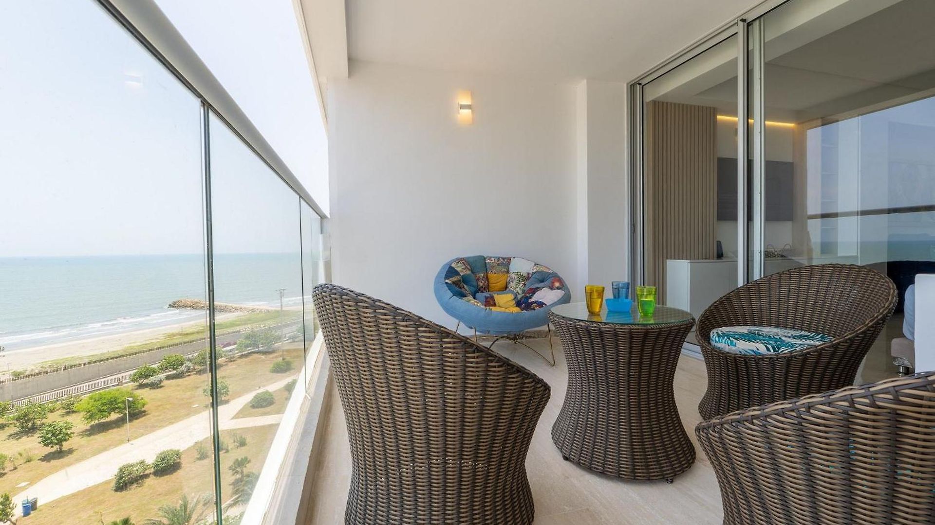 Cb910 | Frente Al Mar Diseño Moderno Balcon Apartamento